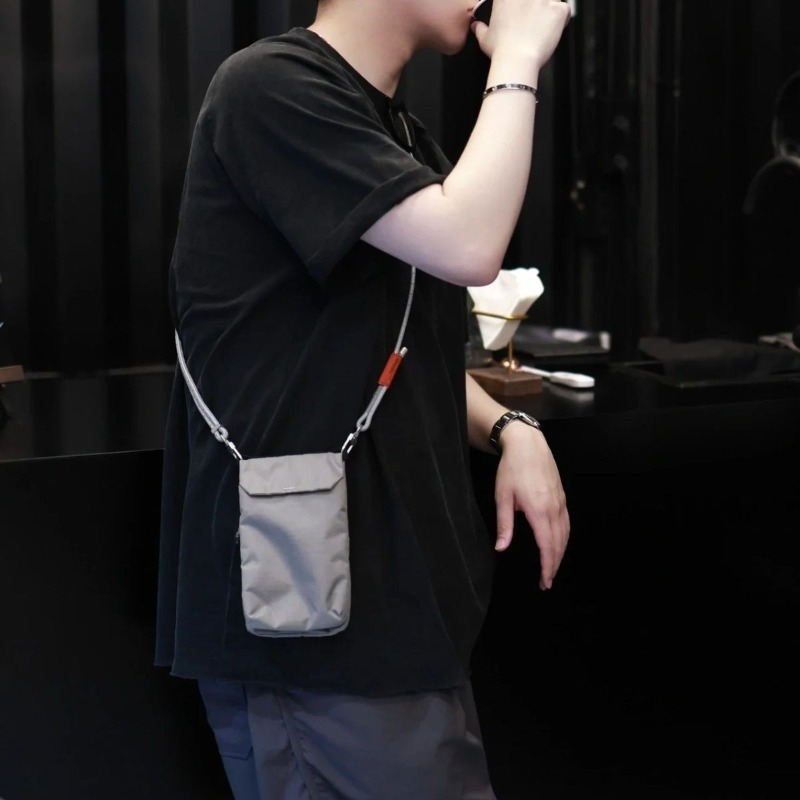 Men Slim Fit Crossbody Phone B - Phone Accessories Men ulasan dan harga